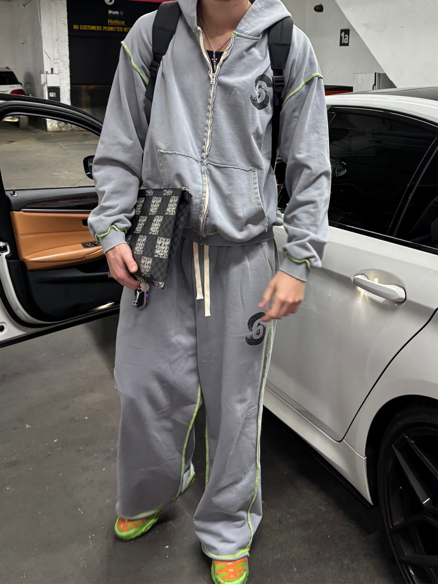 SEX6 Zip up